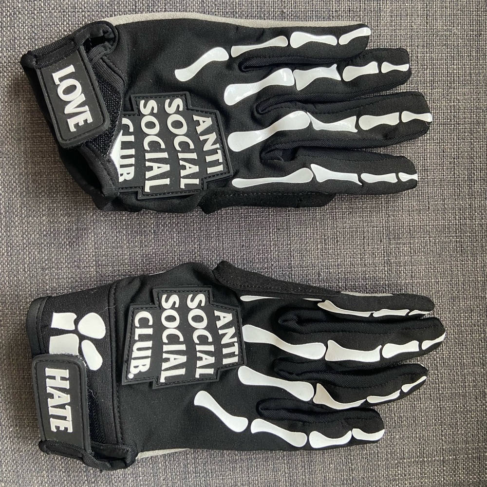 Anti Social Social Club To The Bone Gloves, Size Small